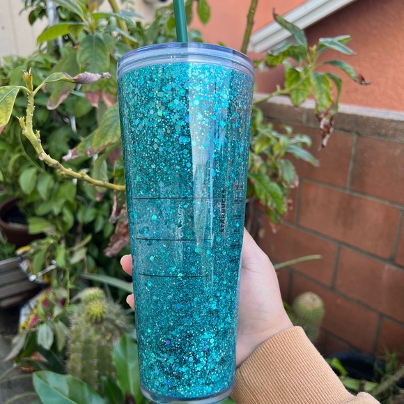 Starbucks snowglobe tumbler - Picture 2 of 4